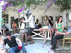 Impreza zamienia się w orgię Impreza zamienia się w orgię