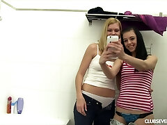 Teen Gfs play in the bubble bath and eat cunt energetically