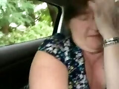Chunky slut is giving me a adorable oral pleasure in the car