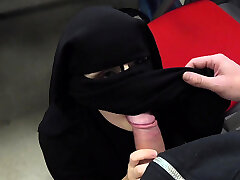 Muslim darling gets manmeat in her cunt