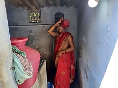 Newly married bhabhi ko Bathroom Fucked Indian bhabhi devar Dasi hook-up