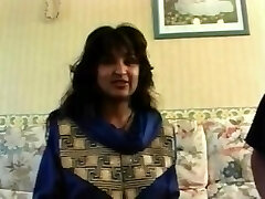 Indian babe Baljit enjoys pummeling session