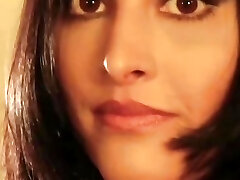 Hot Babe From Bollywood India Showing Off Unbelievable Curves Hot Babe From Bollywood India Showing Off Unbelievable Curves