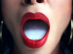 Ebony hatch full of nut Ebony hatch full of nut