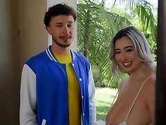 FFM three-way with gorgeous Lexi Luna and Leana Lovings - HD