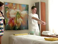 duży cycki mamuśki lisa pieprzy jej masażysta duży cycki mamuśki lisa pieprzy jej masażysta