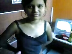 perwersyjne ciemnoskórych zwykły patrząc hinduski brunetka miga jej cycki perwersyjne ciemnoskórych zwykły patrząc hinduski brunetka miga jej cycki