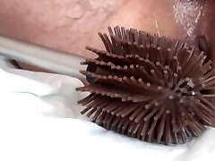 Arschgefickt mit der Toilettenbürste. Hammergeil für Liebhaber von Extremanal und Sphincter Close-ups Arschgefickt mit der Toilettenbürste. Hammergeil für Liebhaber von Extremanal und Sphincter Close-ups