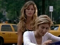 Gisele B�ndchen smoothing and abusing Jennifer Esposito in the flick Taxi