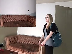 ambra prende un carico enorme sul mio casting couch