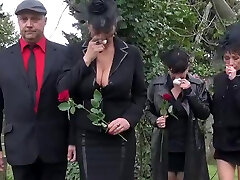 French mature doll in sexy stockings got deep anal