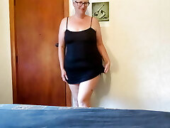 Auntie is so horny, would you climb on her? Auntie is so horny, would you climb on her?