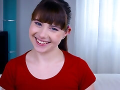 Kinky French Luna Rival is always ready to work on cam with her cute smirk