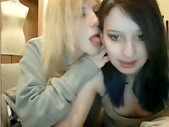 Two amateur brunette and blonde lesbos flashed tits while kissing on webcam