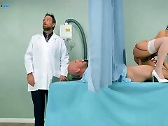 eine krankenschwester braucht 1294 mit valentina nappi