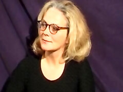 Annick, a lady gangbanged in stockings