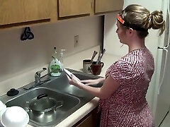 pregnant - hoot girl whit yam-sized bell get hipnoze