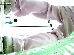 japanese girls go to toilet.***