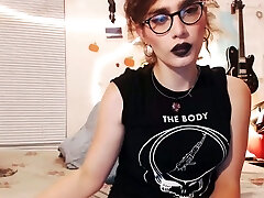 This webcam model would have been hetero 10 if she had bigger boobs
