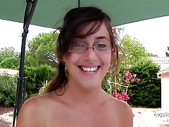 Porn casting of a French teen by the pool, blowjob, sex, knuckle-fucking. Complete version
