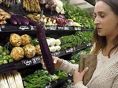 Stunner showing on the golf course and in the grocery store