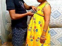 Tailor ne Everbest Good-sized Breasts Bhabhi ko Chod diya - Desi Tumpa