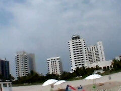 Lora Belle si trova a South Beach