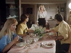 Italian hottie Moana Pozzi shows her crotch Italian hottie Moana Pozzi shows her crotch