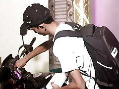 Delivery Guy Ka Parcel Indian Sex Video