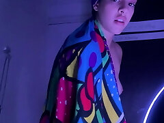 Hot Arab playing with her poon Hot Arab playing with her poon