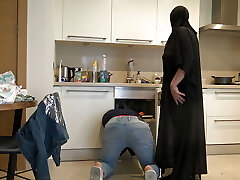 Egyptian Wife Penetrated By Plumber In London Apartment