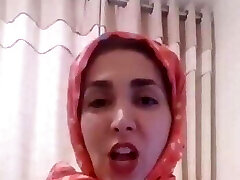 Chubby Arab Mom in Hijab 3