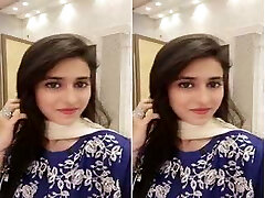 Today Off The Hook-Hot PaKi Girl Showing Boobs a...