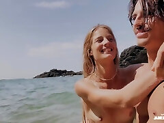 She Made Me Jism In Less Than A Minute At The Public Beach