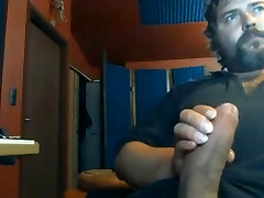 Huge hairy grizzly jerking a big cock in the chat