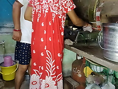 Indian bangali pinki vabi kitchen me kam kar rahi thi or davor aya bedroom pe leja ke chodke vabi ki labia ko jamke choda Indian bangali pinki vabi kitchen me kam kar rahi thi or davor aya bedroom pe leja ke chodke vabi ki labia ko jamke choda