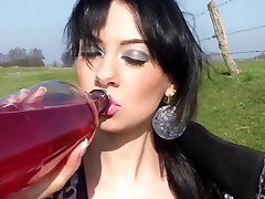 Brunette Cutie Sucks and Fucks in Homemade Amateur Porno Vid