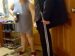 Milking off with a sex toy to a courier Milking off with a sex toy to a courier