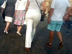 Juicy thick butts sexy milfs in tight pants