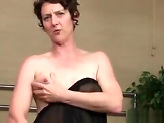 Mature Milf Gives Her Furry Pussy A Workout Mature Milf Gives Her Furry Pussy A Workout