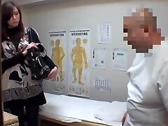 Girl gets deep pussy massage on hidden cam voyeur flick