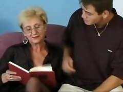 Glasses in semen, fuck upside down. Grannie Chloe