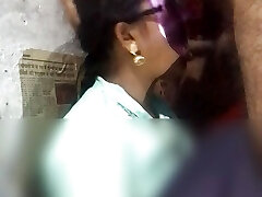 Desi Village chick ko aapna lund ka pani pilaya