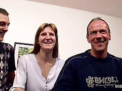 Hotwife Ehemann beim Dreier mit dummer Freundin und Fremden Deutsch Hotwife Ehemann beim Dreier mit dummer Freundin und Fremden Deutsch