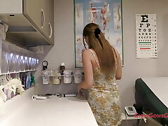 las bellezas embarazadas nova maverick y ashley grace reciben un examen estimulante en la oficina del doctor tampa, en girlsgonegynocom