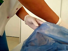 infermiera sexy mi ha aiutato a rilasciare sperma con una sega