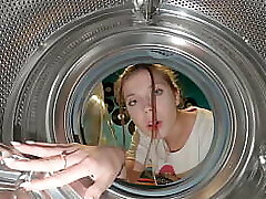 stiefschwester steckte wieder in der waschmaschine fest und musste retter rufen