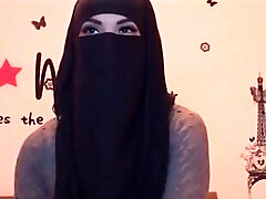 ninja-dame shows boobs and bottom
