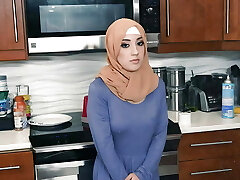 Hijab Hookup - Sexy Middle-Eastern Honey Willow Ryder Prove She Wasn't Innocent At All