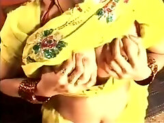 Hawt Northindian B Grade Actress Uncover Her Brassiere Buddies & Love Tunnel